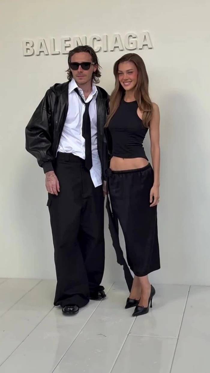 Vợ chồng Brooklyn Beckham dự show Balenciaga