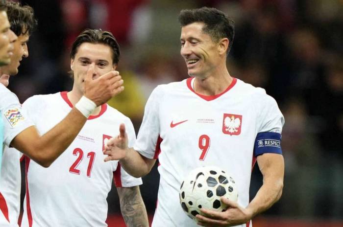 Robert Lewandowski ăn mừng sau trận Ba Lan thắng Romania 6-0 ở Nations League trên sân PGE Narodowy, Warsaw, Ba Lan ngày 2/10/2026. Ảnh: Reuters