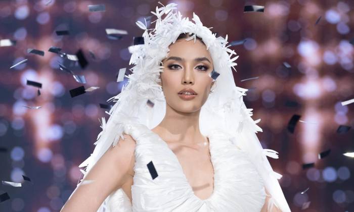 Lan Khuê diễn vedette show thời trang Nguyễn Phúc Tuấn 