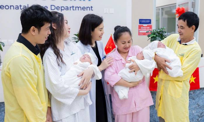Ba em vé khoẻ mạnh, được xuất viện sau 200 ngày được chăm sóc. Ảnh: Bệnh viện cung cấp