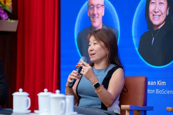 TS. Jean Kim chia sẻ tại sự kiện InnovaConnect ở Đà Nẵng. Ảnh: VFP