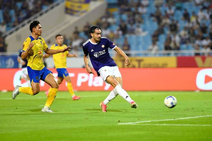 Andrew Jung (áo tím) ghi bàn giúp Hà Nội FC thắng Bắc Ninh 1-0 ở vòng 3 V-League 2026-2027 trên sân Mỹ Đình, Hà Nội ngày 11/10/2026. Ảnh: Hà Nội FC