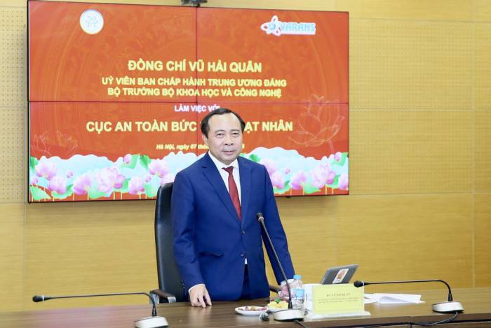 Bộ trưởng Vũ Hải Quân tại buổi làm việc với Cục An toàn bức xạ và hạt nhân chiều 7/10. Ảnh: Varans