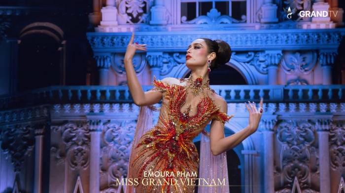 Hoa hậu Emoura Phạm diễn đầm dạ hội tại bán kết Miss Grand International 2026