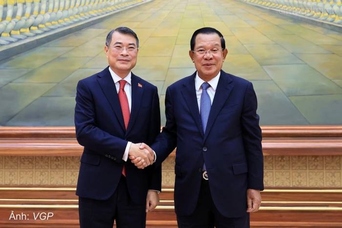 Thủ tướng Lê Minh Hưng hội kiến Chủ tịch Đảng Nhân dân Campuchia, Chủ tịch Thượng viện Hun Sen ngày 9/10 tại Phnom Penh. Ảnh: Báo Chính phủ