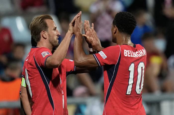 Harry Kane (trái) mừng bàn với Jude Bellingham trong trận Anh thắng Croatia 7-0 ở lượt ba bảng A3 Nations League trên sân HNK Rijeka, Rijeka, Croatia ngày 3/10/2026. Ảnh: AP