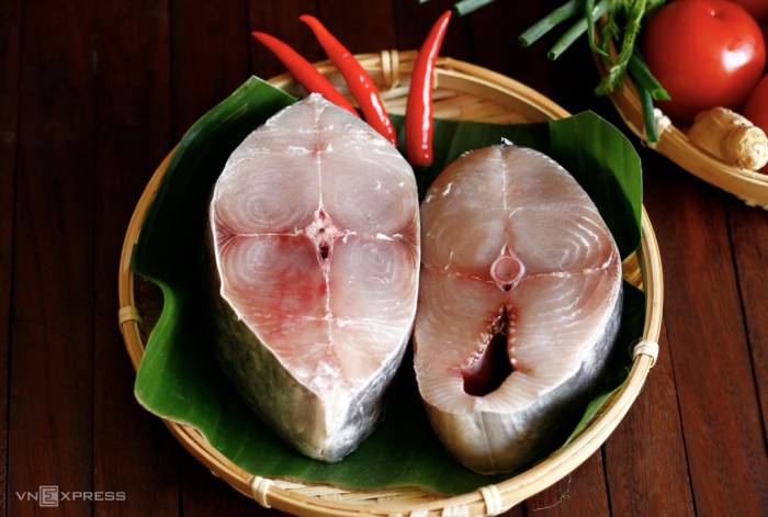 Cá thu rất giàu axit béo omega-3, tốt cho thận. Ảnh: Bùi Thủy