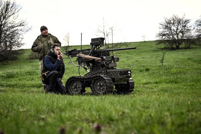 Robot chiến đấu của Ukraine trong một cuộc thử nghiệm hồi tháng 4. Ảnh: AFP