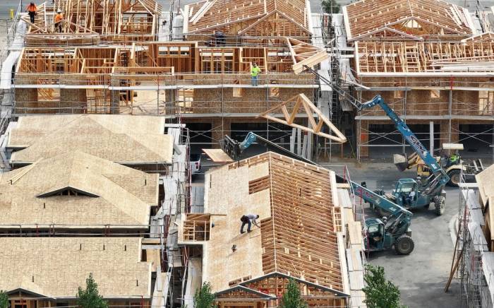 Công trường xây dựng khu dân cư Fontana, bang California, tháng 9/2025. Ảnh: AFP