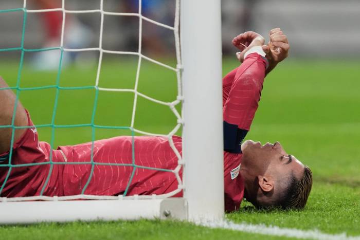 Cristiano Ronaldo phản ứng sau khi bỏ lỡ cơ hội ghi bàn trong trận Bồ Đào Nha gặp Wales tại Nations League ở Lisbon, Bồ Đào Nha, ngày 24/9/2026. Ảnh: AP