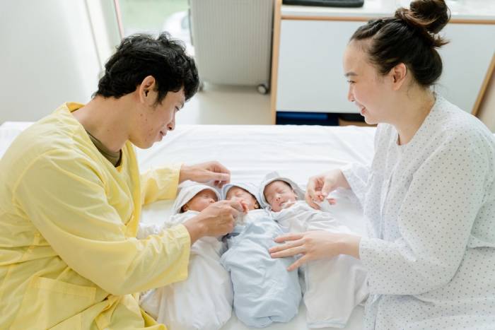 Ba em bé khoẻ mạnh, được về nhà sau 200 ngày nuôi dưỡng. Ảnh: Bệnh viện cung cấp