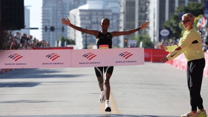 Hawi Feysa về nhất nội dung nữ Chicago Marathon 20226. Ảnh: Bank of America Chicago Marathon