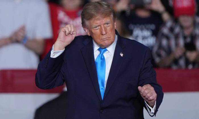 Tổng thống Donald Trump tại buổi vận động ở Grand Island, bang Nebraska, ngày 5/10. Ảnh: AP