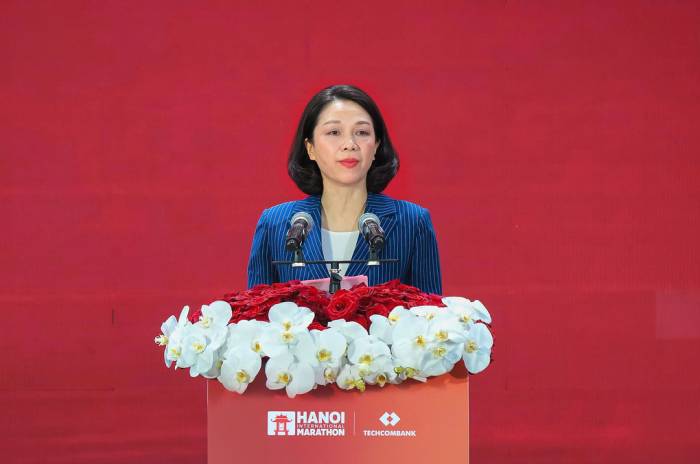 Bà Vũ Thu Hà, Phó chủ tịch UBND TP Hà Nội phát biểu. Ảnh: Techcombank