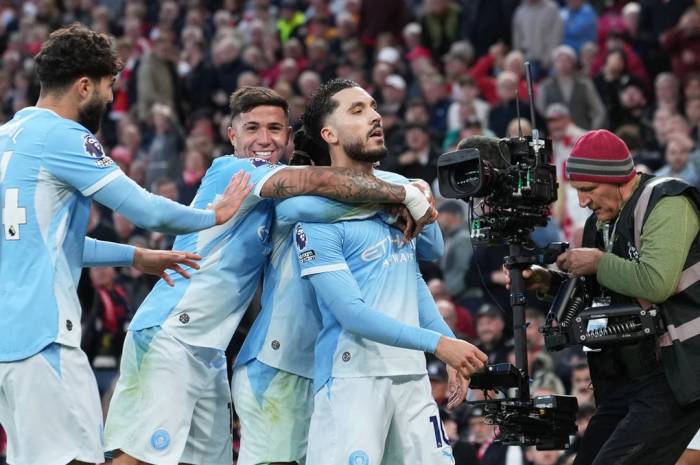 Rayan Cherki (phải) ăn mừng sau khi ghi bàn thứ ba cho Man City trong trận gặp Liverpool ở Ngoại hạng Anh tại Anfield, Liverpool, Anh, ngày 11/10/2026. Ảnh: AP