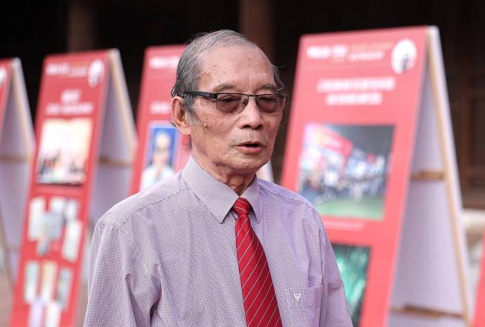 Nhà thơ Bằng Việt trong sự kiện trao giải Bùi Xuân Phái. Ảnh: Hòa Nguyễn