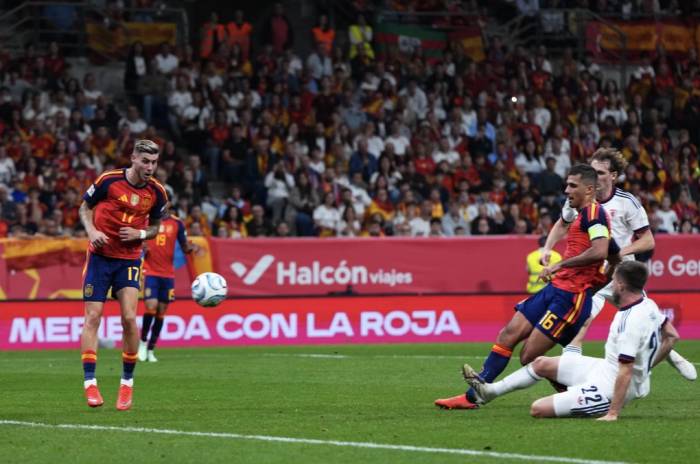 Rodri dứt điểm nâng tỷ số lên 2-0. Ảnh: AP