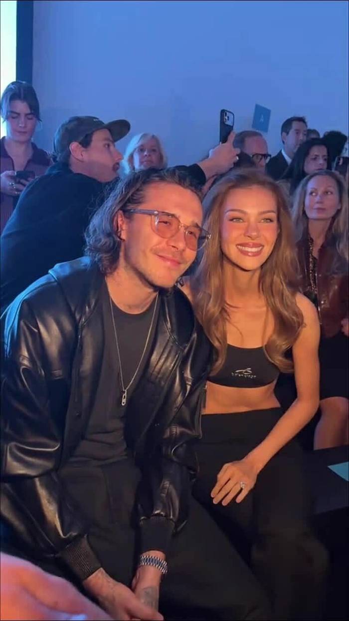 Vợ chồng Brooklyn Beckham dự show Messika