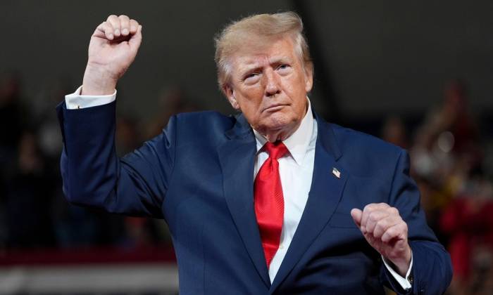 Tổng thống Mỹ Donald Trump trong buổi vận động tại thành phố Clarksville, bang Tennessee ngày 10/10. Ảnh: AP