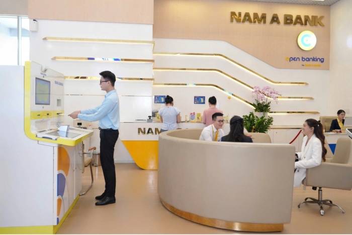 Nam A Bank đẩy mạnh chuyển đổi số tại quầy giao dịch. Ảnh: Nam A Bank