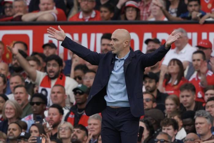 HLV Enzo Maresca phản ứng trong trận Man City thắng Man Utd 1-0 ở vòng bốn Ngoại hạng Anh trên sân Old Trafford, Manchester, Anh, ngày 13/9/2026. Ảnh: AP