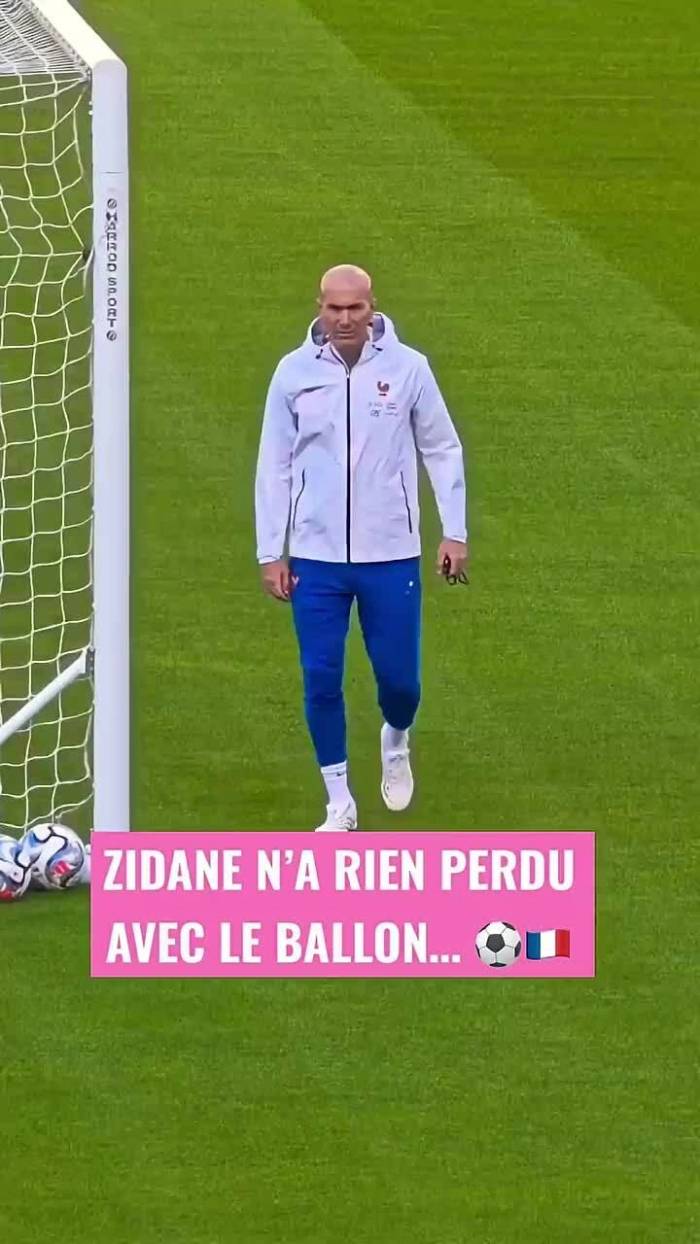 Học trò kinh ngạc vì kỹ thuật ở tuổi U60 của Zidane