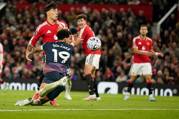 Dominic Solanke ghi bàn gỡ hòa cho Tottenham trong trận gặp Man Utd ở Ngoại hạng Anh tại Manchester, Anh, ngày 10/10/2026. Ảnh: AP