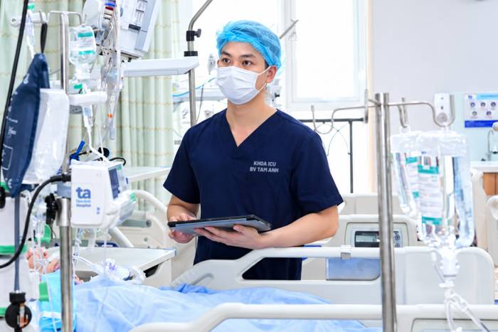 Bà Thoa được chăm sóc đặc biệt tại Khoa Hồi sức tích cực. Ảnh: Bệnh viện Đa khoa Tâm Anh