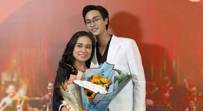 Hà An Huy và mẹ anh - nghệ sĩ