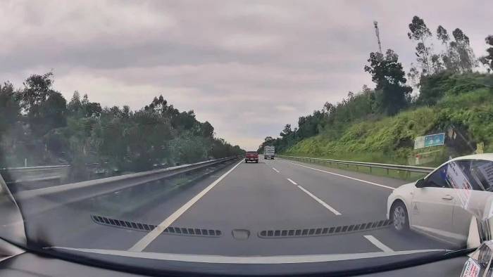Đi 97 km/h bị 'chèn đầu' trên cao tốc - ai sai khi xảy ra tai nạn?