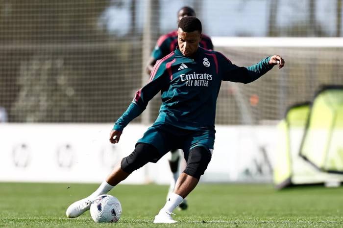 Mbappe trên sân tập ở trung tâm huấn luyện Valdebebas, Madrid, Tây Ban Nha ngày 7/10/2026. Ảnh: Real Madrid