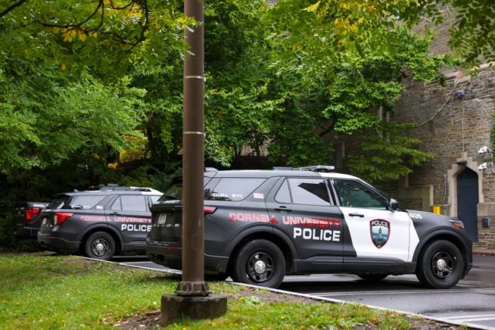 Xe cảnh sát đậu trong khuôn viên Đại học Cornell, ngày 29/9. Ảnh: Reuters