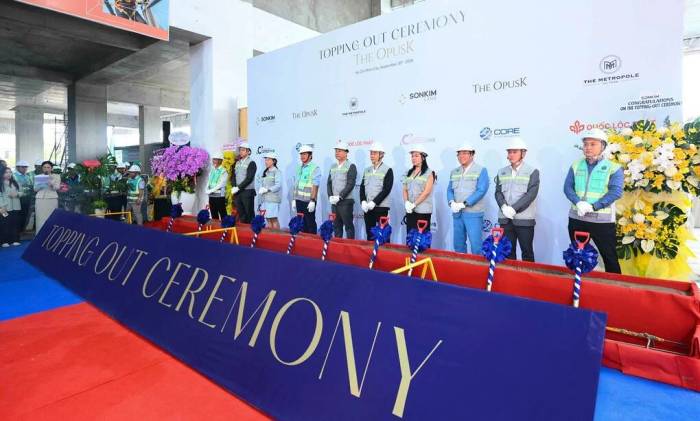 Đại diện các đối tác đồng hành cùng dự án. Ảnh: SonKim Land