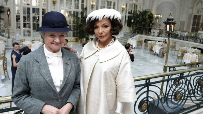 Bà Marple và Ruth Van Rydock lần lượt do Julia McKenzie (trái) và Joan Collins đảm nhận trong series Agatha Christies Marple, ra mắt năm 2010. Ảnh: IMDb