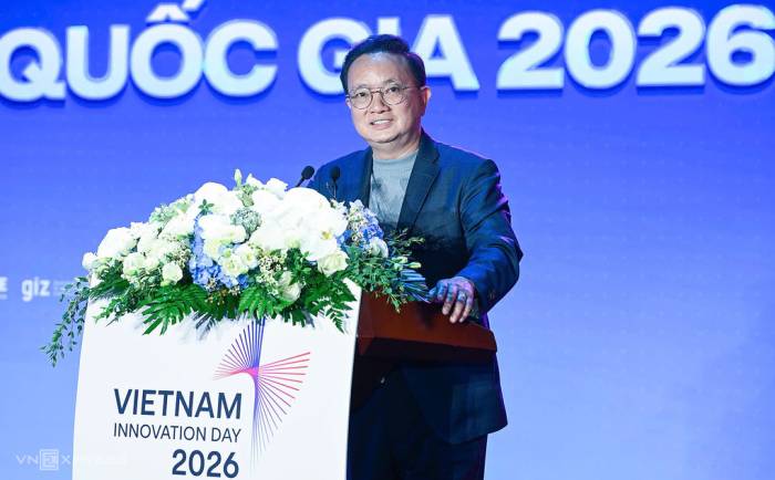 Ông Christopher Nguyễn, đồng sáng lập kiêm CEO công ty tư vấn AI Aitomatic phát biểu tại sự kiện ngày 4/10. Ảnh: Giang Huy