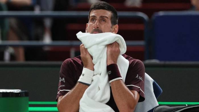 Djokovic trong trận thua Hurkacz ở vòng hai Thượng Hải Masters, tại tổ hợp Qizhong, Thượng Hải, Trung Quốc, ngày 9/10/2026. Ảnh: Reuters