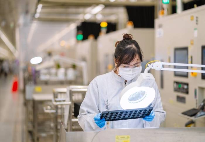 Sản xuất tại nhà máy Intel ở Khu Công nghệ cao TP HCM. Ảnh: Intel Products Vietnam (IPV)