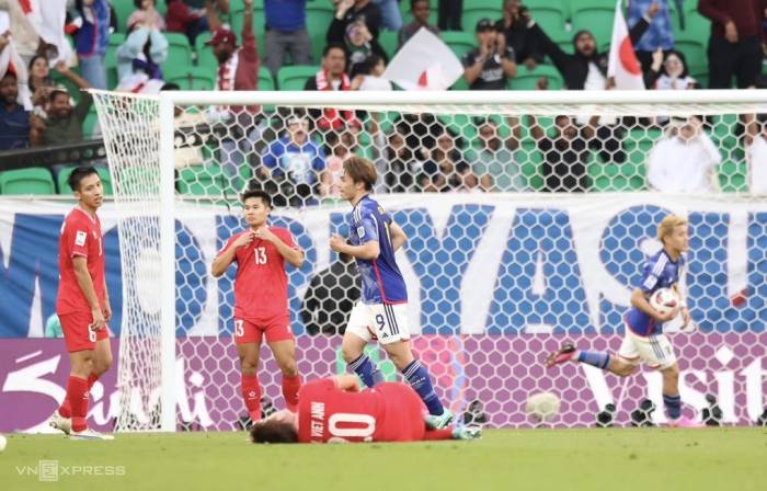 Ayase Ueda (9) ghi bàn ấn định tỷ số 4-2 cho Nhật Bản trước Việt Nam ở lượt cuối bảng D Asian Cup 2023, trên sân Al Thumama, Qatar ngày 14/1/2024. Ảnh: Lâm Thỏa