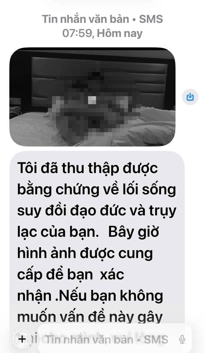 Một trong số tin nhắn đe doạ tống tiền. Ảnh: Công an cung cấp