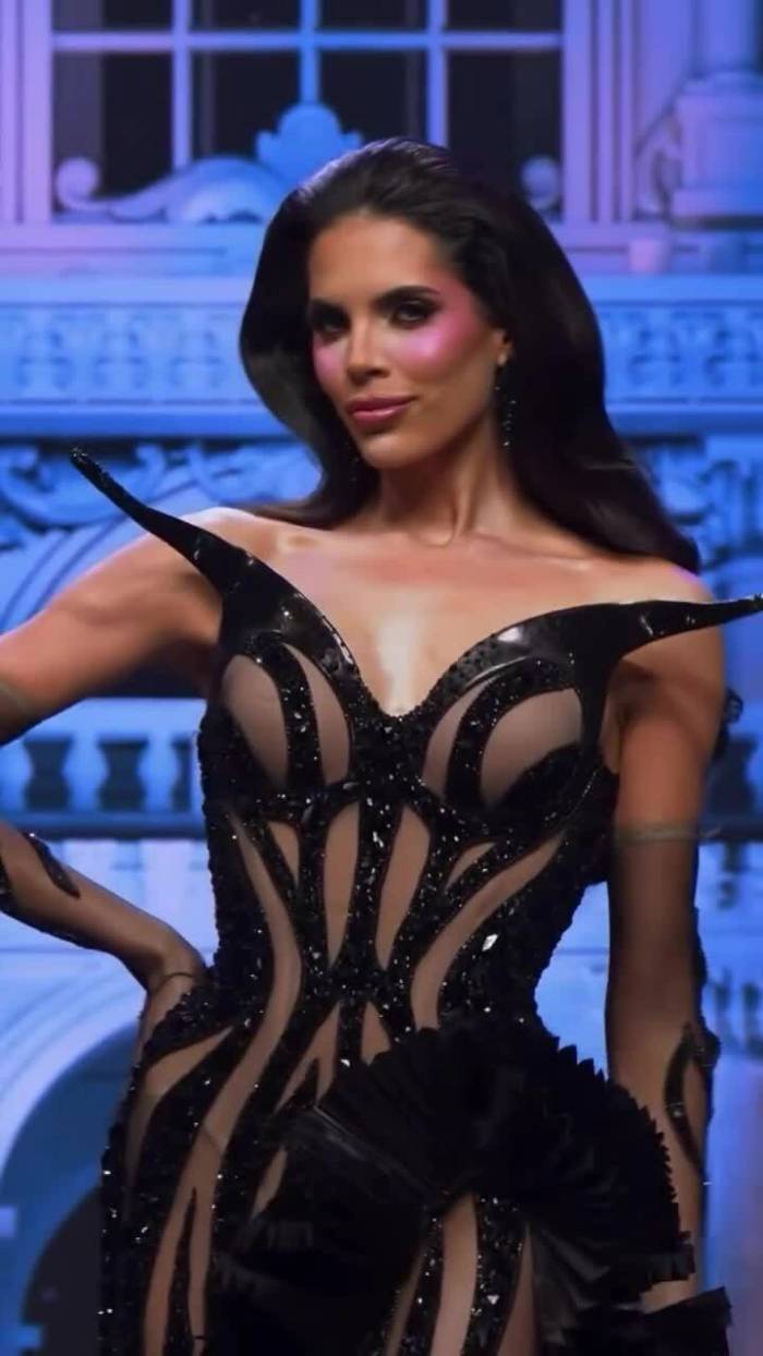 Thí sinh Cuba diễn trang phục dạ hội tại bán kết Miss Grand International 2026