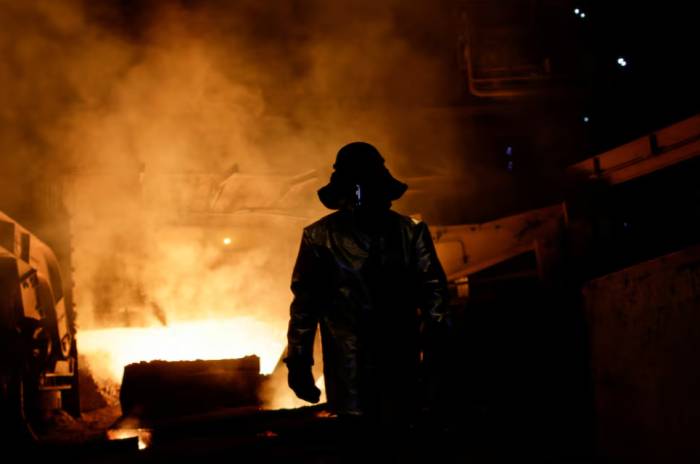 Công nhân nhà máy thép ArcelorMittal tại Kryvyi Rih tháng 4/2022. Ảnh: Reuters
