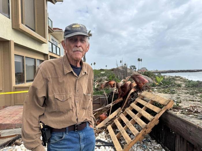 Ông Robert Wells, 80 tuổi, sở hữu một ngôi nhà tại Long Beach, California từ năm 1962, ảnh chụp ngày 11/10. Ảnh: CA Post