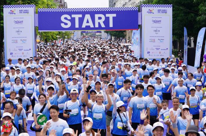 Hơn 8.500 người tham gia sự kiện đi bộ ngoài trời Bước chân Gắn kết Yêu thương mùa 4. Ảnh: CLD