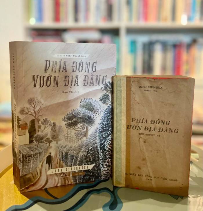 Hai bản dịch Phía đông vườn địa đàng của John Steinbeck. Ảnh: Lê Hồng Lâm