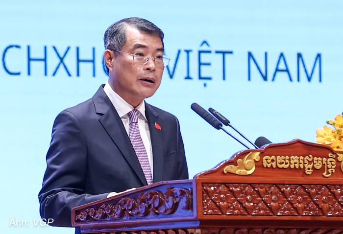 Thủ tướng Lê Minh Hưng phát biểu tại Diễn đàn doanh nghiệp Việt Nam - Campuchia 2026, tại Phnom Penh chiều 9/10. Ảnh: VGP