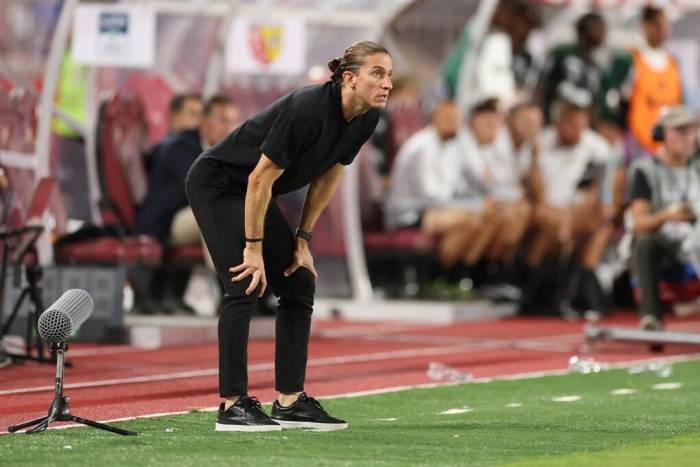 HLV Filipe Luis của Monaco phản ứng trong trận gặp Lens tại Ligue 1 trên sân Louis II, Monaco, ngày 18/9/2026. Ảnh: AFP