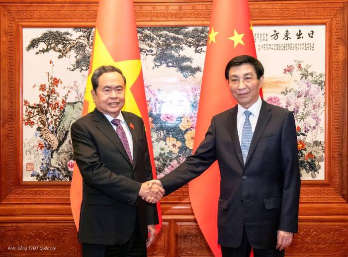 Chủ tịch Quốc hội Trần Thanh Mẫn và Chủ tịch Chính Hiệp toàn quốc Trung Quốc Vương Hộ Ninh tại Bắc Kinh ngày 11/10. Ảnh: Quốc hội