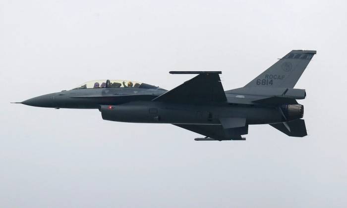 Tiêm kích F-16 Đài Loan bay trình diễn hồi tháng 10/2024. Ảnh: AFP
