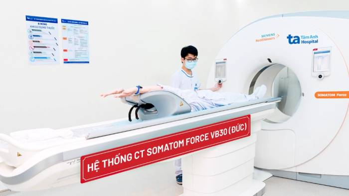 Người cao tuổi được các chuyên gia, bác sĩ thăm khám, điều trị, chăm sóc bằng hệ thống thiết bị chuyên sâu công nghệ cao hàng đầu thế giới tại Bệnh viện Đa khoa Tâm Anh TP HCM. Ảnh: BVTA