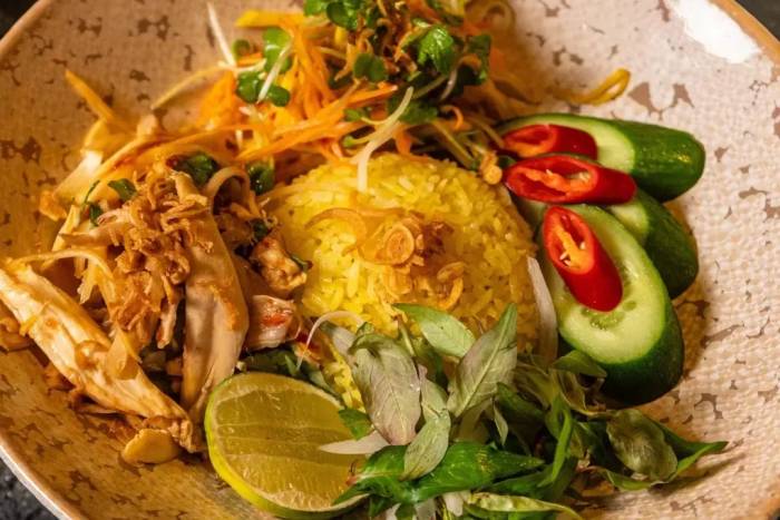 Cơm gà Hội An được đánh giá có hương vị phong phú. Ảnh: SCMP